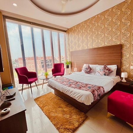 Hotel Pearl Grand, Zirakpur - Top Rated & Most Awarded Property In Tricity Chandīgarh Εξωτερικό φωτογραφία