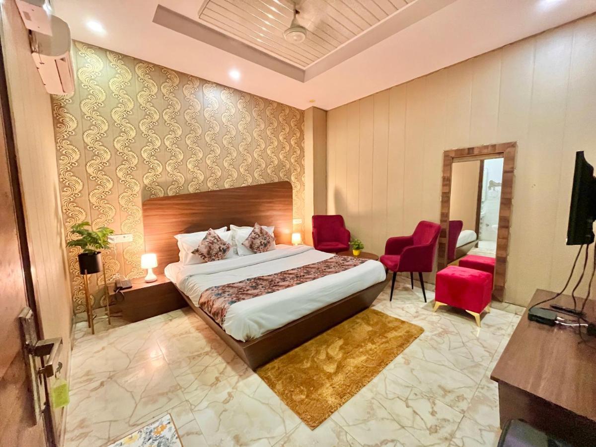 Hotel Pearl Grand, Zirakpur - Top Rated & Most Awarded Property In Tricity Chandīgarh Εξωτερικό φωτογραφία