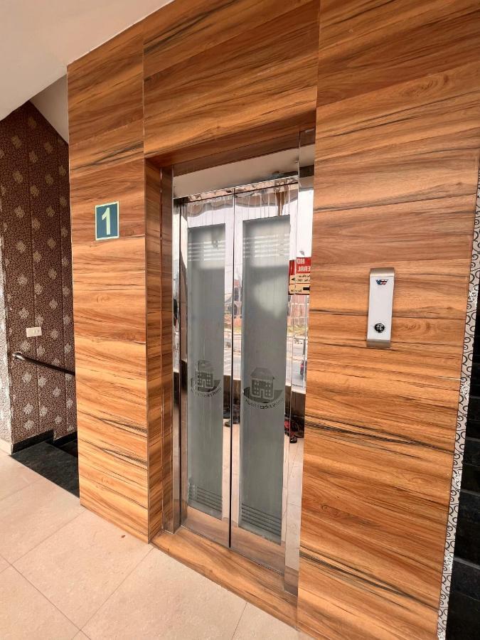 Hotel Pearl Grand, Zirakpur - Top Rated & Most Awarded Property In Tricity Chandīgarh Εξωτερικό φωτογραφία