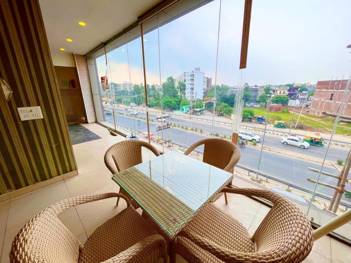 Hotel Pearl Grand, Zirakpur - Top Rated & Most Awarded Property In Tricity Chandīgarh Εξωτερικό φωτογραφία
