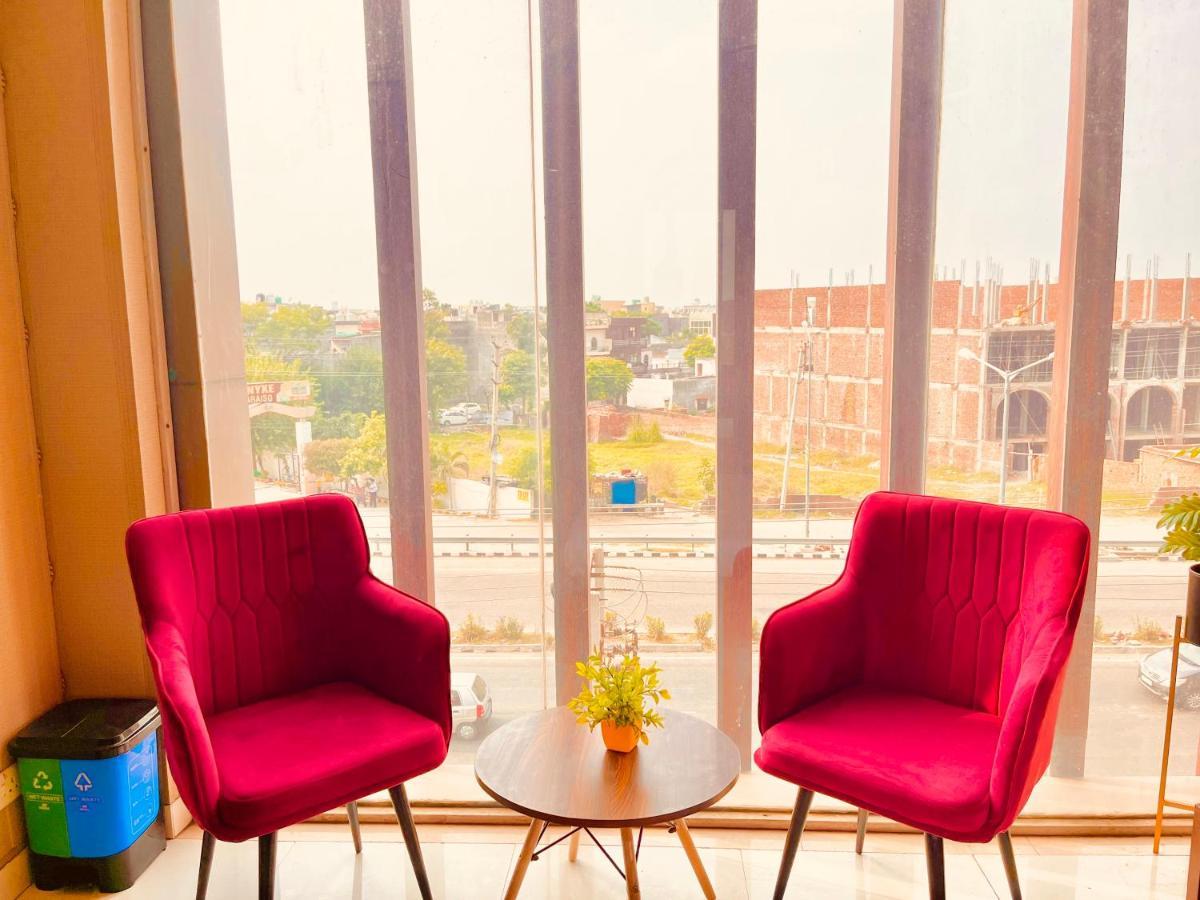 Hotel Pearl Grand, Zirakpur - Top Rated & Most Awarded Property In Tricity Chandīgarh Εξωτερικό φωτογραφία