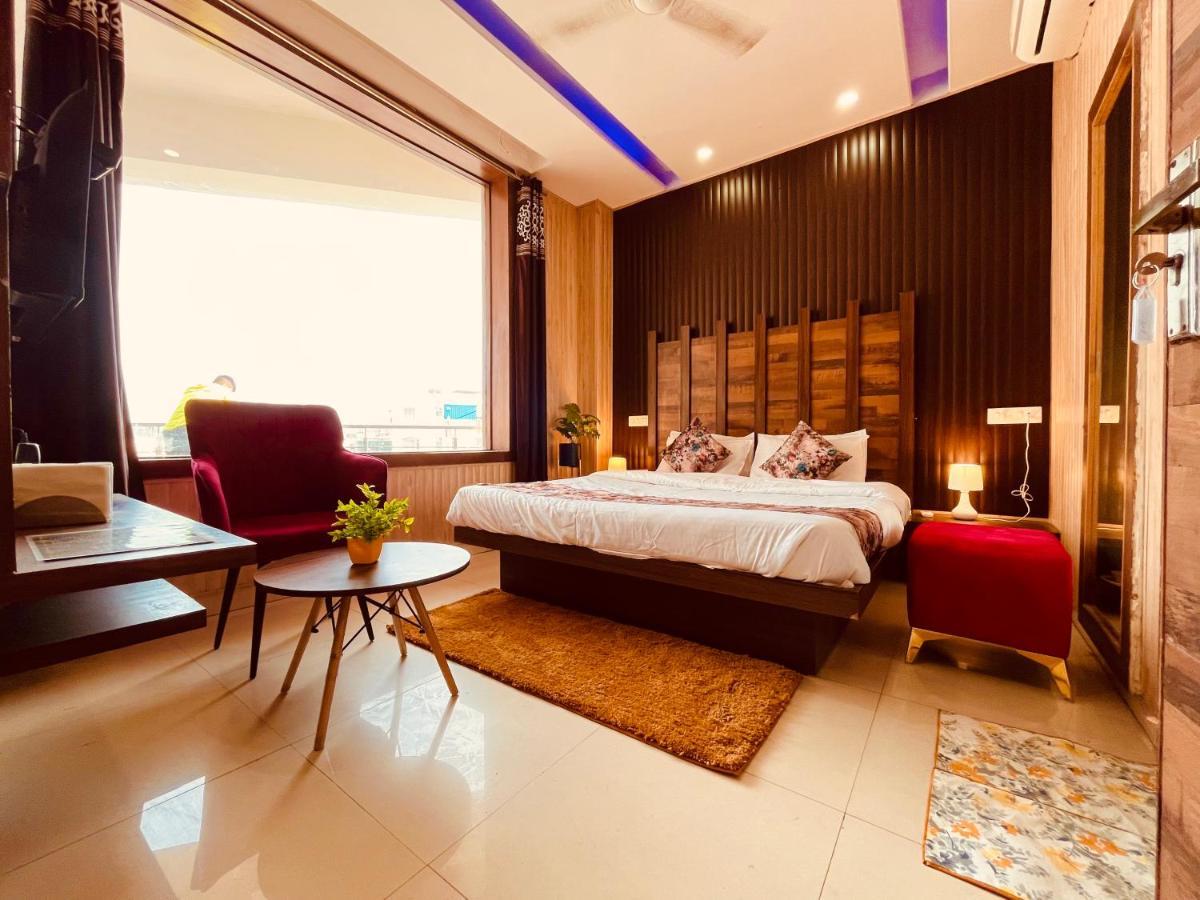 Hotel Pearl Grand, Zirakpur - Top Rated & Most Awarded Property In Tricity Chandīgarh Εξωτερικό φωτογραφία