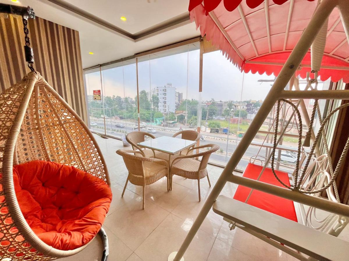 Hotel Pearl Grand, Zirakpur - Top Rated & Most Awarded Property In Tricity Chandīgarh Εξωτερικό φωτογραφία