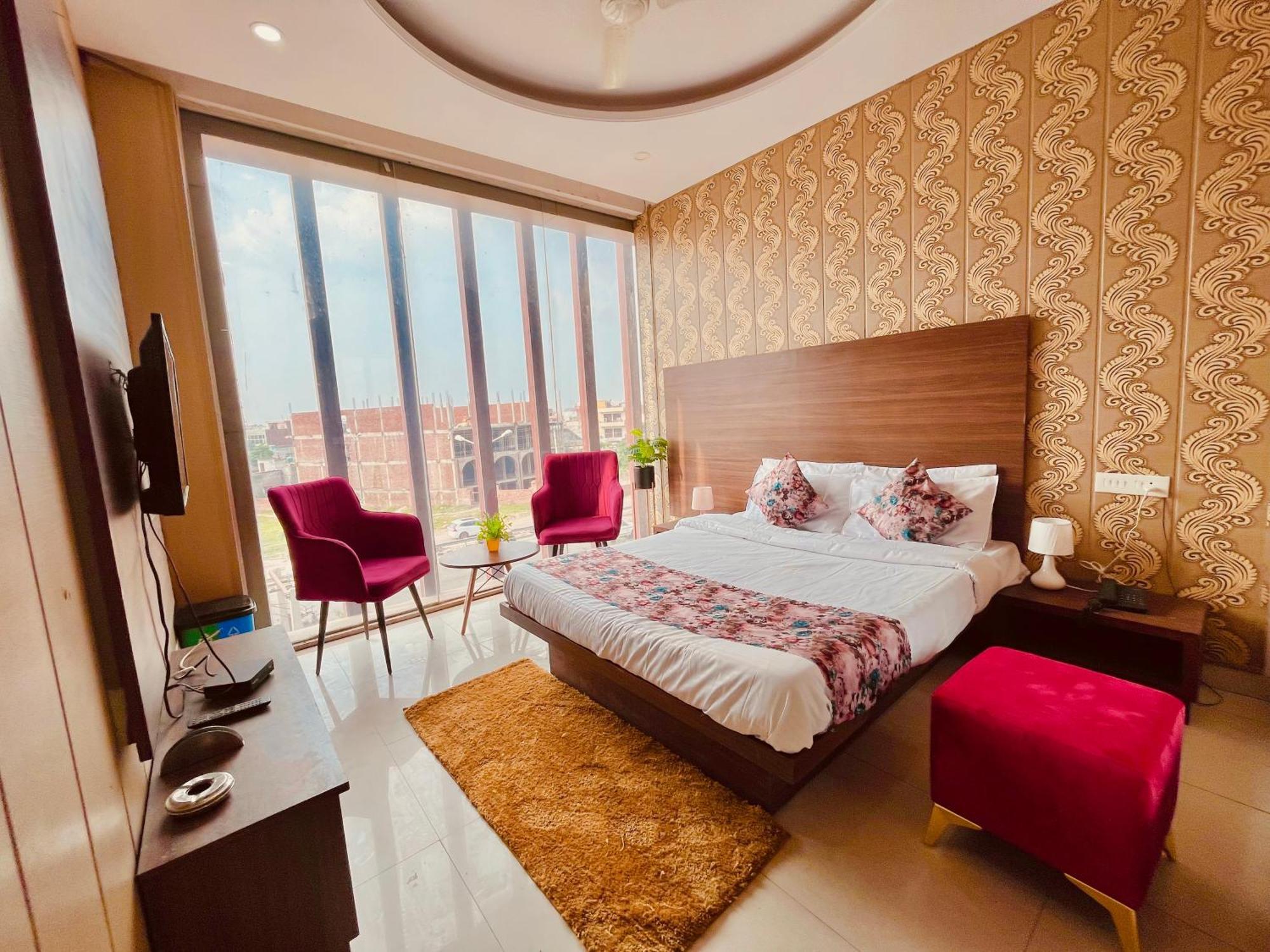 Hotel Pearl Grand, Zirakpur - Top Rated & Most Awarded Property In Tricity Chandīgarh Εξωτερικό φωτογραφία